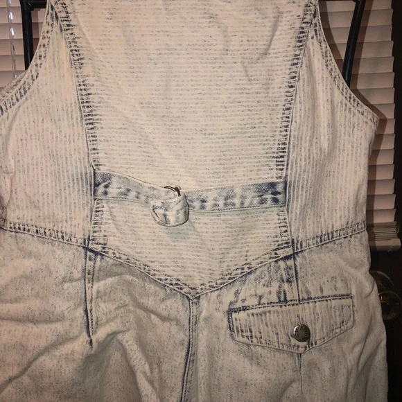VINTAGE 1980’s OVERALL DISTRESSED PINSTRIPE DENIM SHORTALLS - Picture 3 of 16